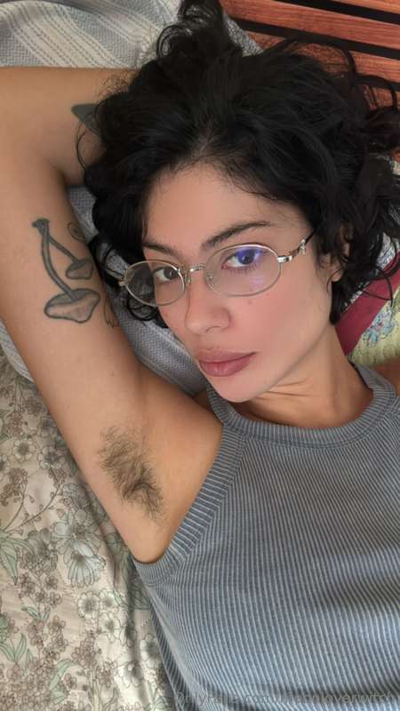 to my hairy armpits lovers before i shave them 🥹