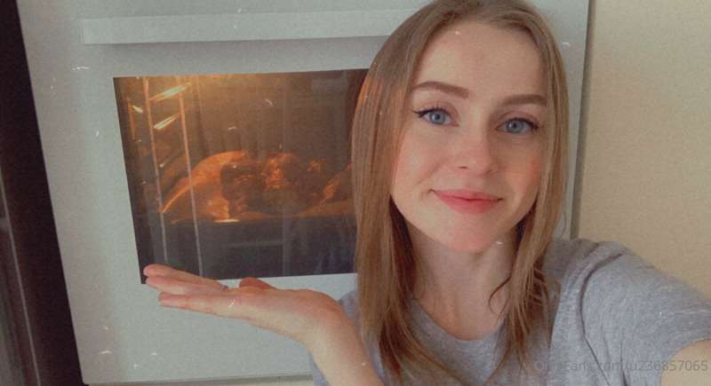While I'm baking dinner in the oven, you can roast me)! 🔥🔥🔥