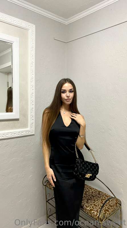 I love classic black dresses🔥❤️
