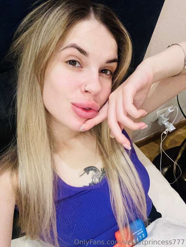 Honey_Amelie - Onlyfans - 17 Apr, 2024