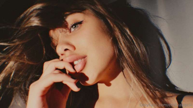 Would u like to kiss my red passionate hungry for u lips ??)