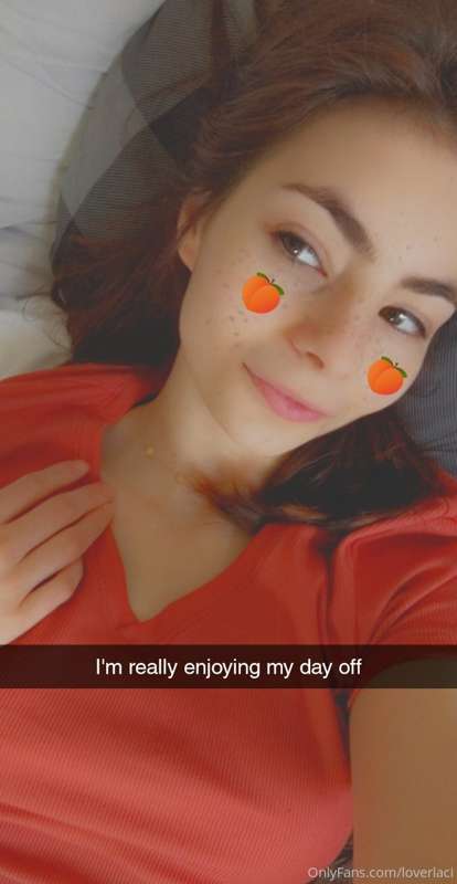 Snapchats your horny girlfriend sends you while you're busy .. 7