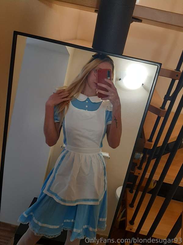 Alice is about to get naughty 😏