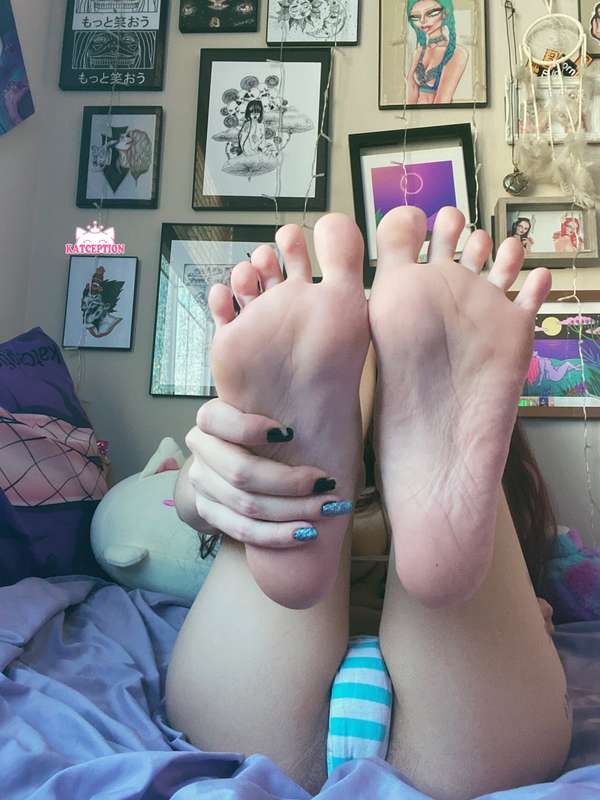 More feet’s and me in a micro bikini!