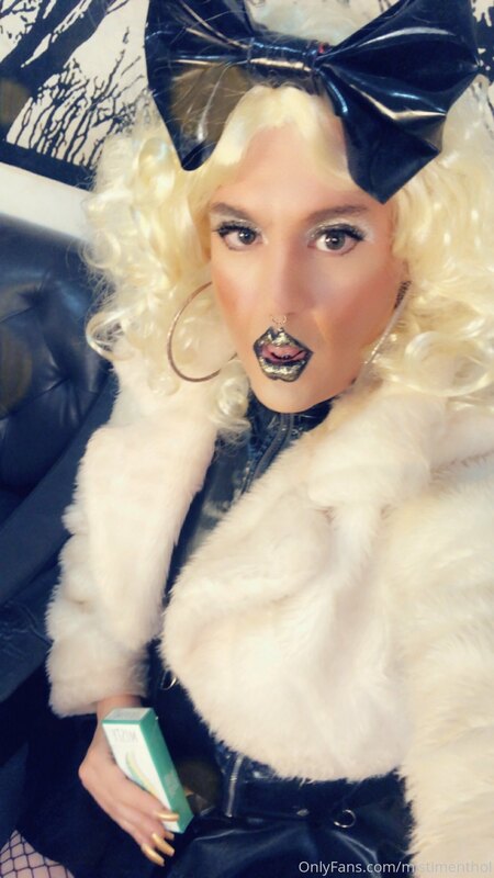 Gold Nails - Black Vinyl - White Fur 4