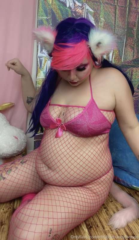 I look soo good and soft in fishnets ehehe 🥴 if only I had i.. 17