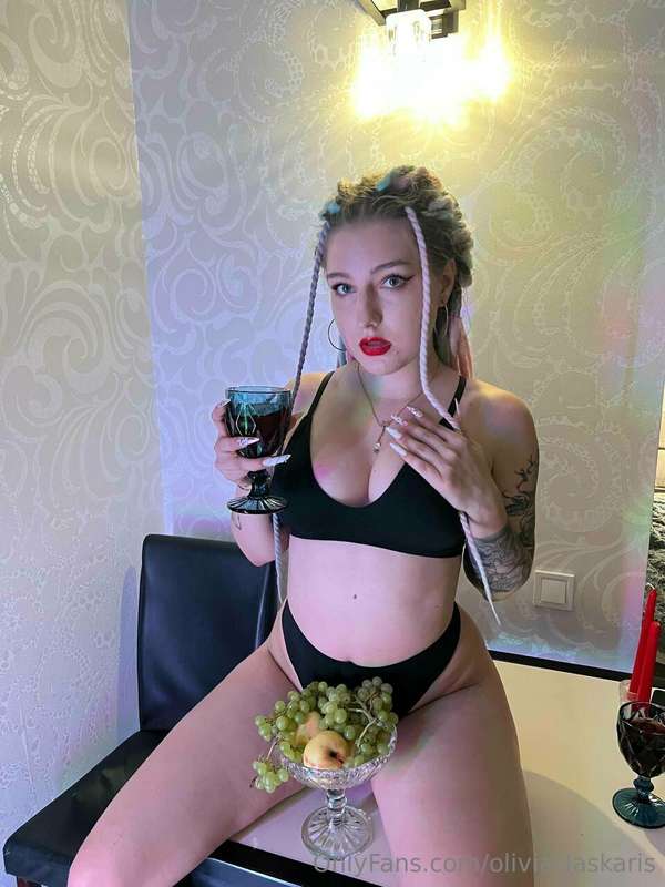 Choose! First the grapes or the taste of my pussy in your mo..