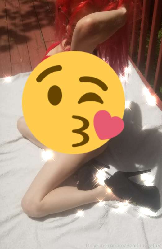 Cum sneak a peek xoxoxo do you like what I'm wearing 1