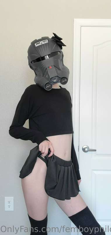 Just a few more clone pics~♡ what outfit/content do you wann..