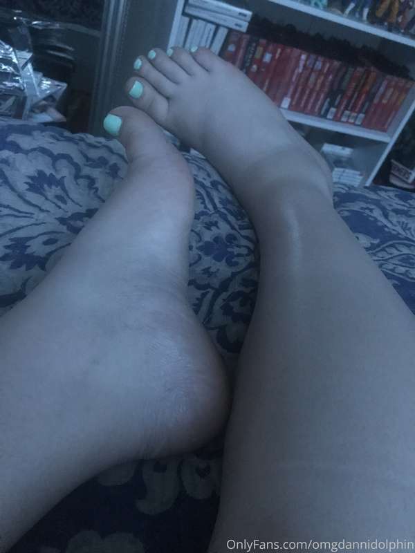 Toes did! New content out Tomorrow 🖤🤓 6