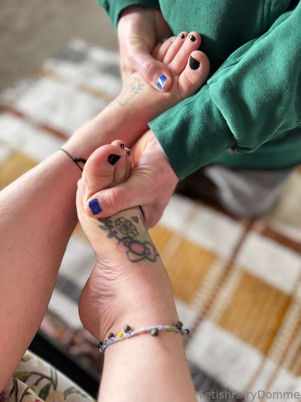 Little toes.. 5