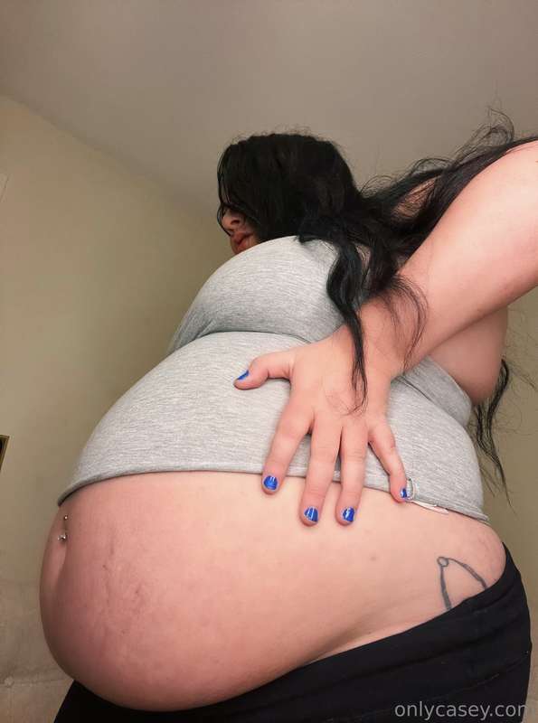 I’m my stretch mark era 😍 still not a big fan of them, but l.. 4
