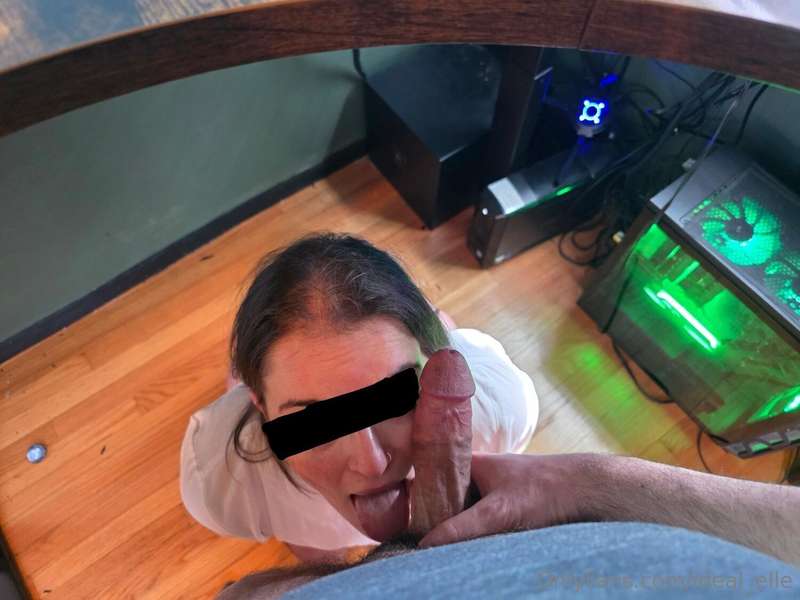 Guess who got to live out their sex-cretary fantasy 🤩 he sai.. 2
