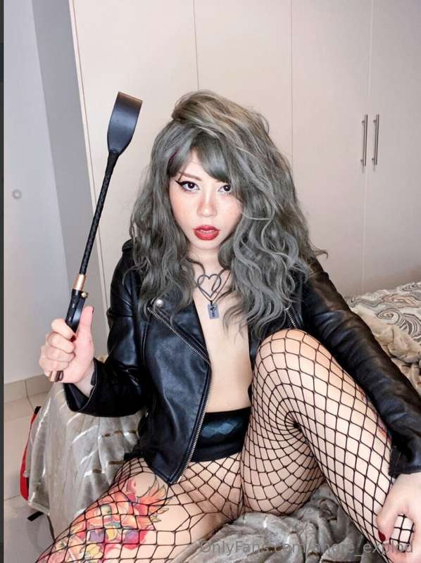 Kneel, bitch 😈, when your Mistress @bdsmmistressroxy is befo..