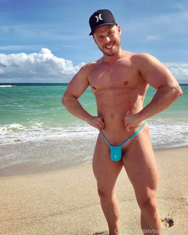 Matching thong with ocean and the sky! 💙🌊💪🏼 These micro thon..