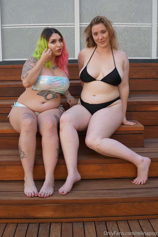 Pool day with @goodgirlgrow  💕‼️ 9