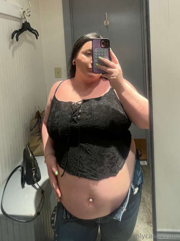 You know what’s stupidly hot? Going into a plus size store l.. 4