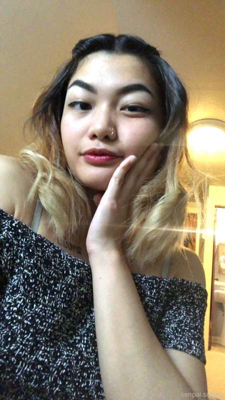 Throwback to when I was 18! Thinking of changing my hair bac..