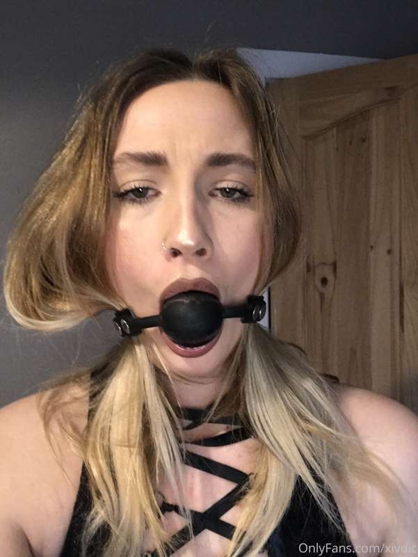 Do you wanna see me moan and gag as I cum with this?