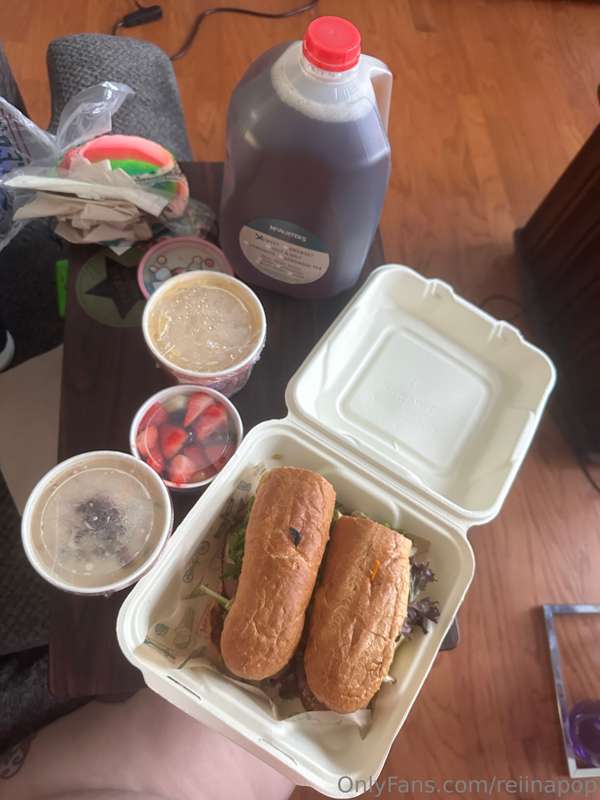 Just a little appetizer before my lunch 🍽️🥵 4