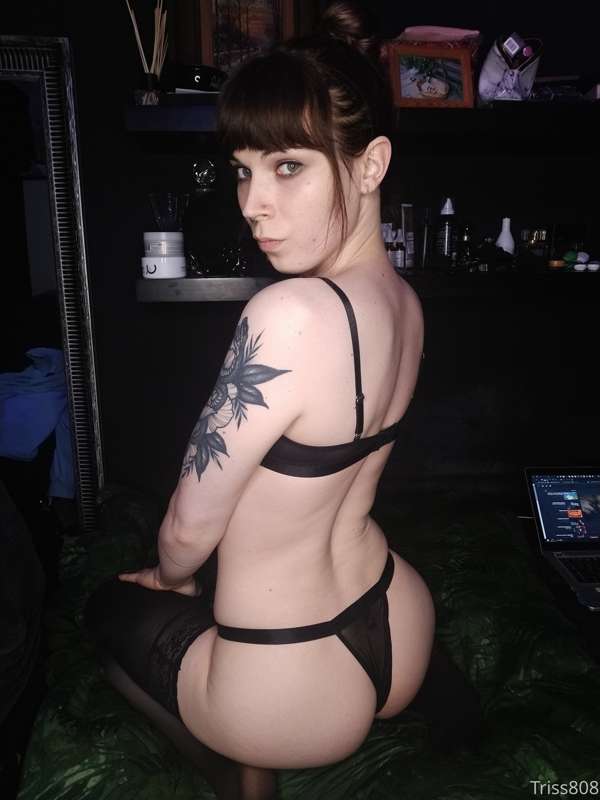 Hii ppl ❤️

New picture set for you all today :3
This is one.. 32