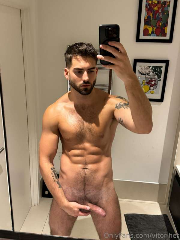 Mirror selfie 🍆