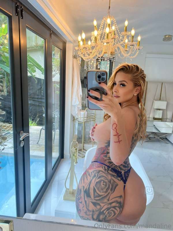 Just my sexy ass poppin in to say hi 😏