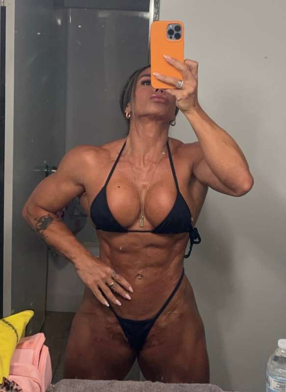 Ur lil muscle mommy 💋