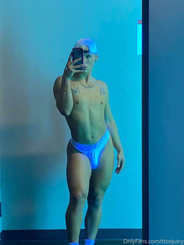 What would you do if we were in the tanning room?🤤😍 2