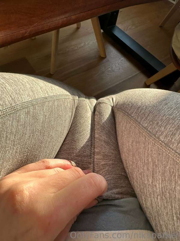 Leggings are a dangerous place for fat pussies (she loves da.. 10