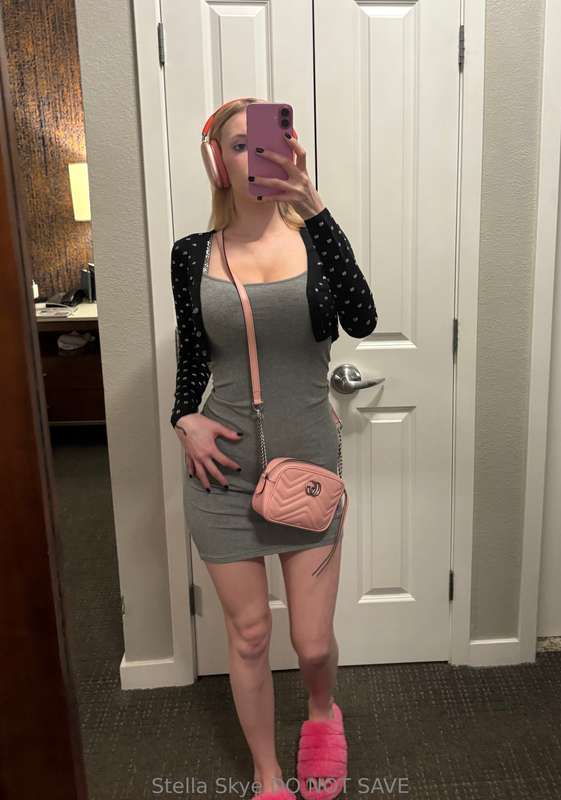 Let’s fuck in the elevator 🙈 2