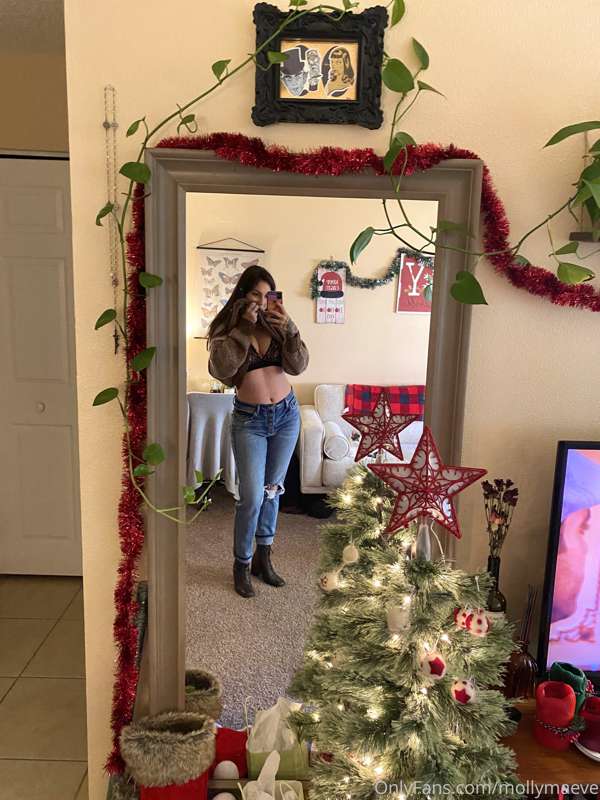 Forever hiding under baggy clothes 😊