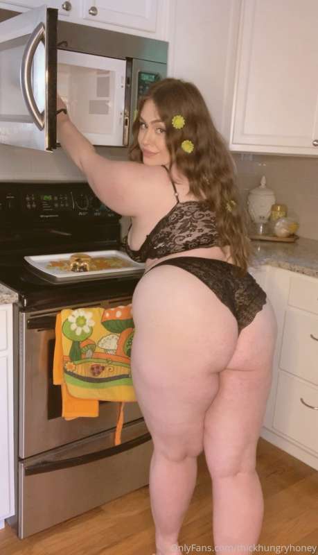 POV:
*pt 1*
I’m your very *hippie* housewife! 
We love all t.. 25