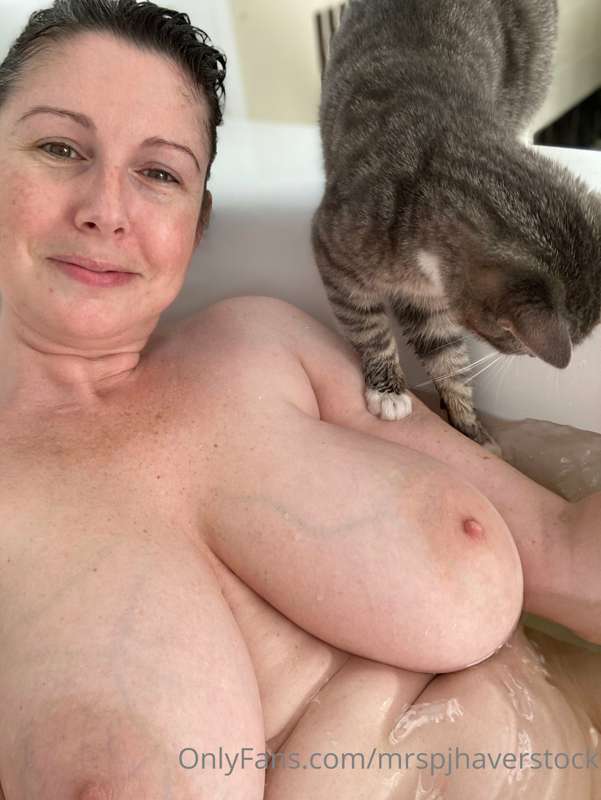 This week’s silly Sunday post… someone wanted to take a bath.. 4