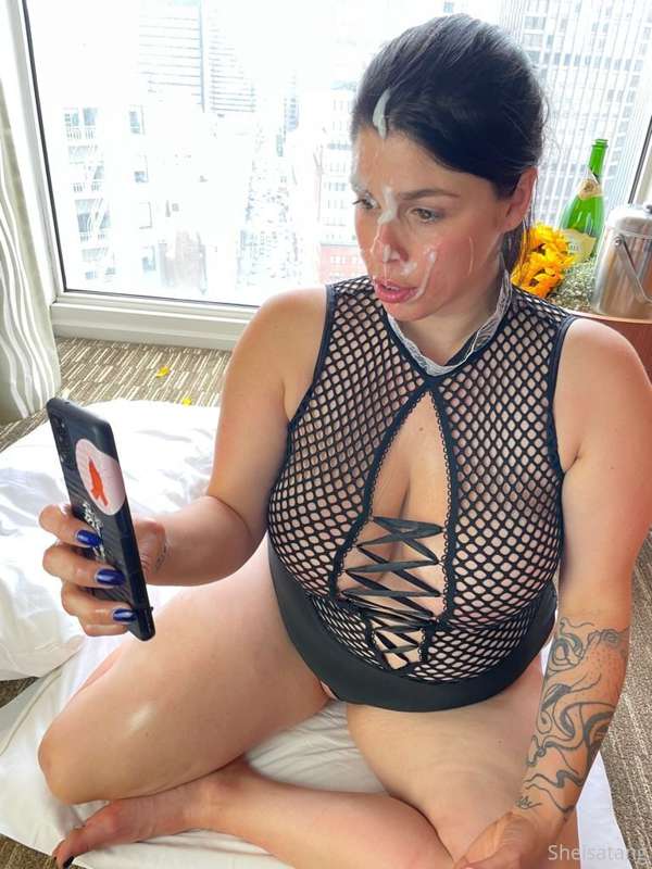 I sure do love this outfit. I'm still editing my new video s.. 9
