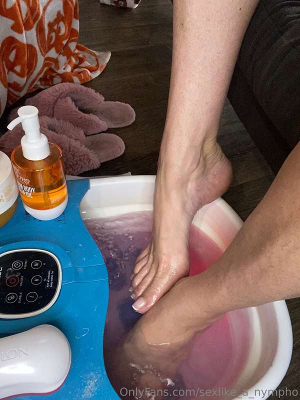 Little at home pedicure 👣🤪
