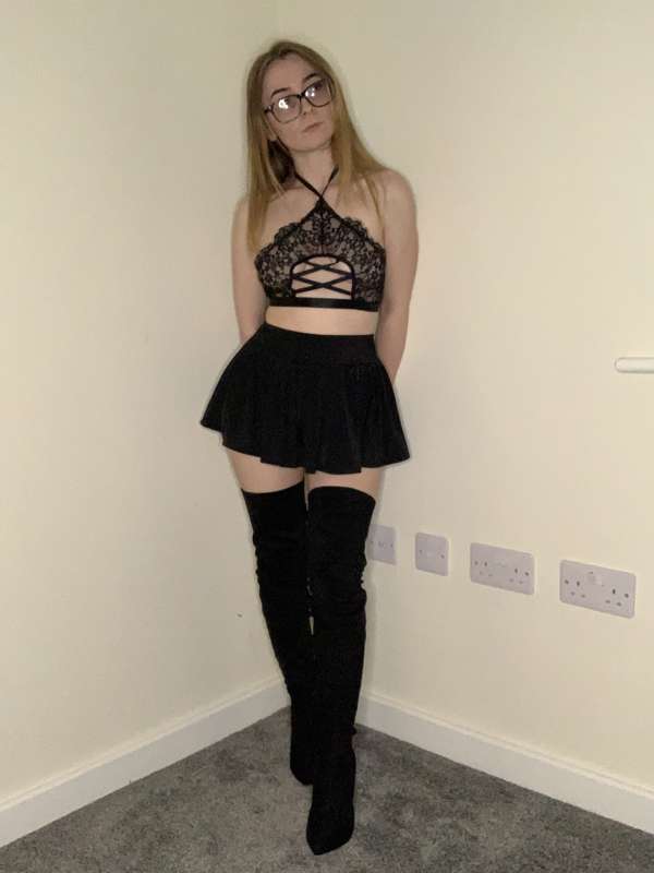Feel sexy in these boots😍