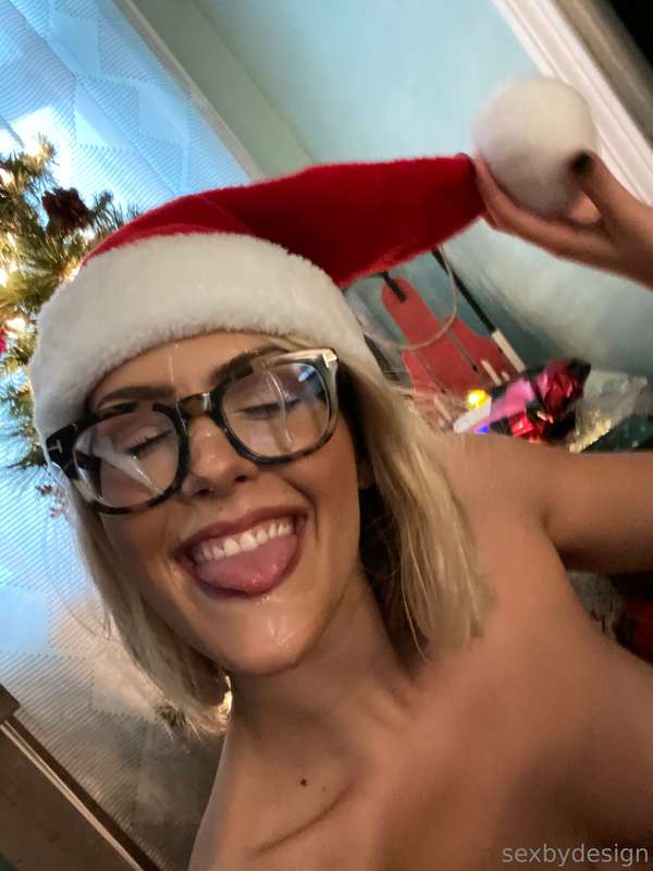 *december 21, 2020*  that time Santa’s horniest lil elf let .. 4