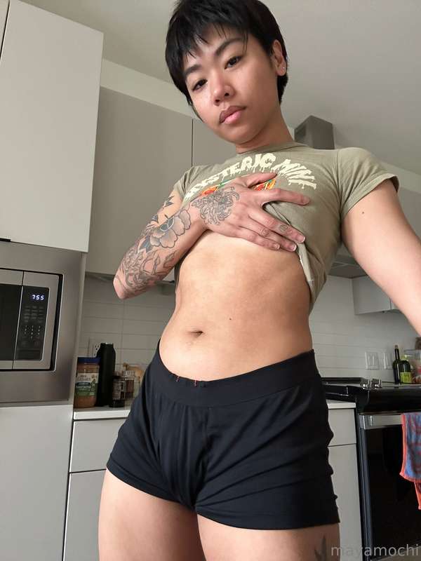 GM! felt good about my body this morning 🫰🏼