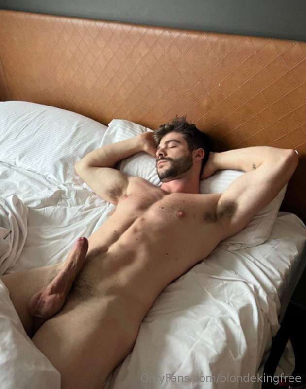 Hot Aussie with a huge cock @jakesydboy he is a lawyer but a.. 2
