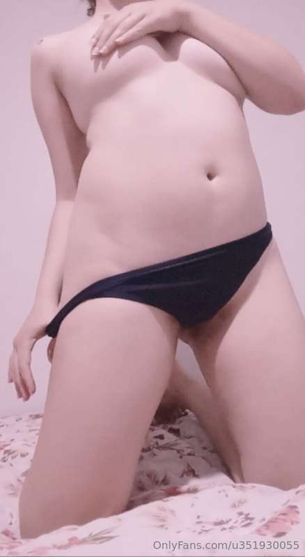 Uh-oh my bikini it's falling, can you guys help me out??🥺 1