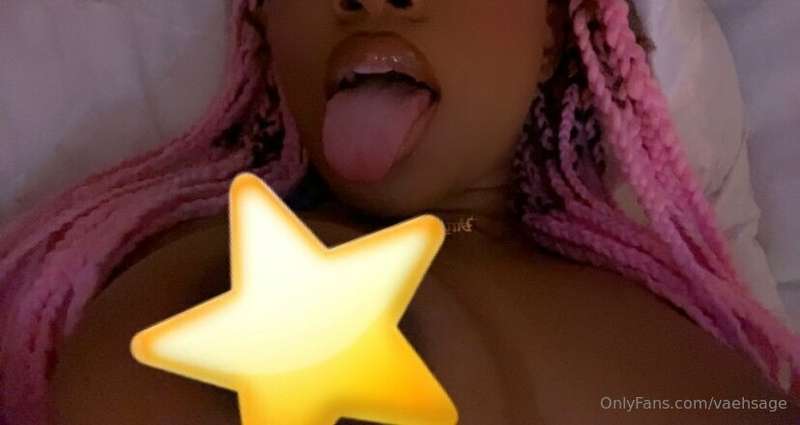 Unlock to see these big titss 🍒
