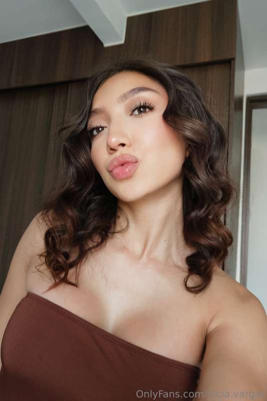 This one’s trouble ⚠️💋