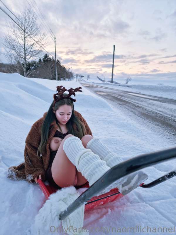 The reindeer can't move sleigh🦌💨❤️‍🔥
ソリを動かせないトナカイ🦌🔞🔞🔞 1