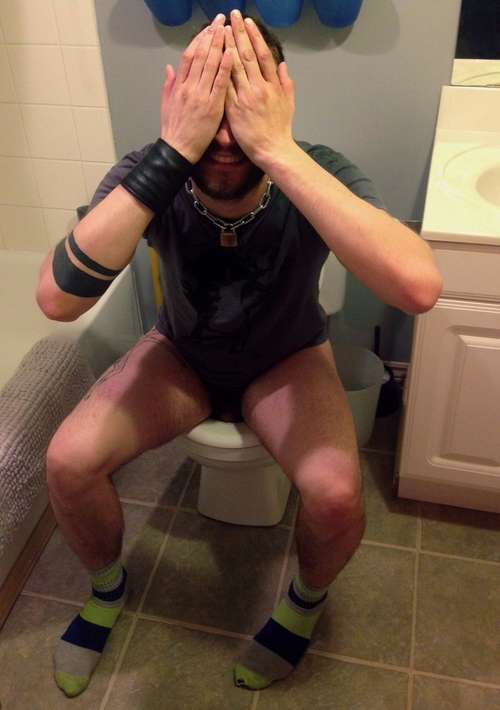 stahpppp, i’m on the loo