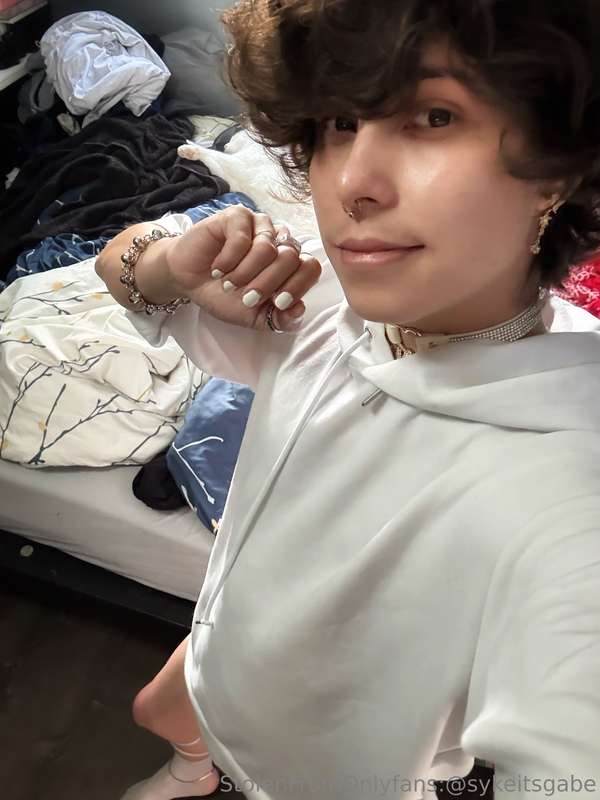 I’m just a lil guy 🥺 pls be kind I know I’m chronically late.. 35