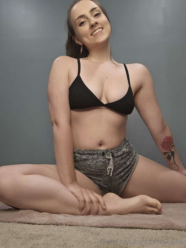 Just doin' a little stretching, don't mind me 🧘‍♀️ 4