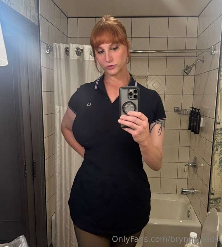 Happy Monday ! I hope you like this hotel lighting as much a.. 4