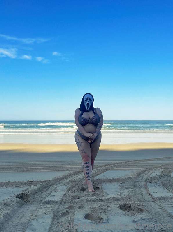 Here for my Halloween beach special 😉