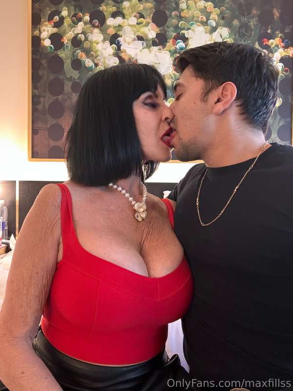 ***RITA DANIELS BTS AND PHOTOS***
@ritadaniels69